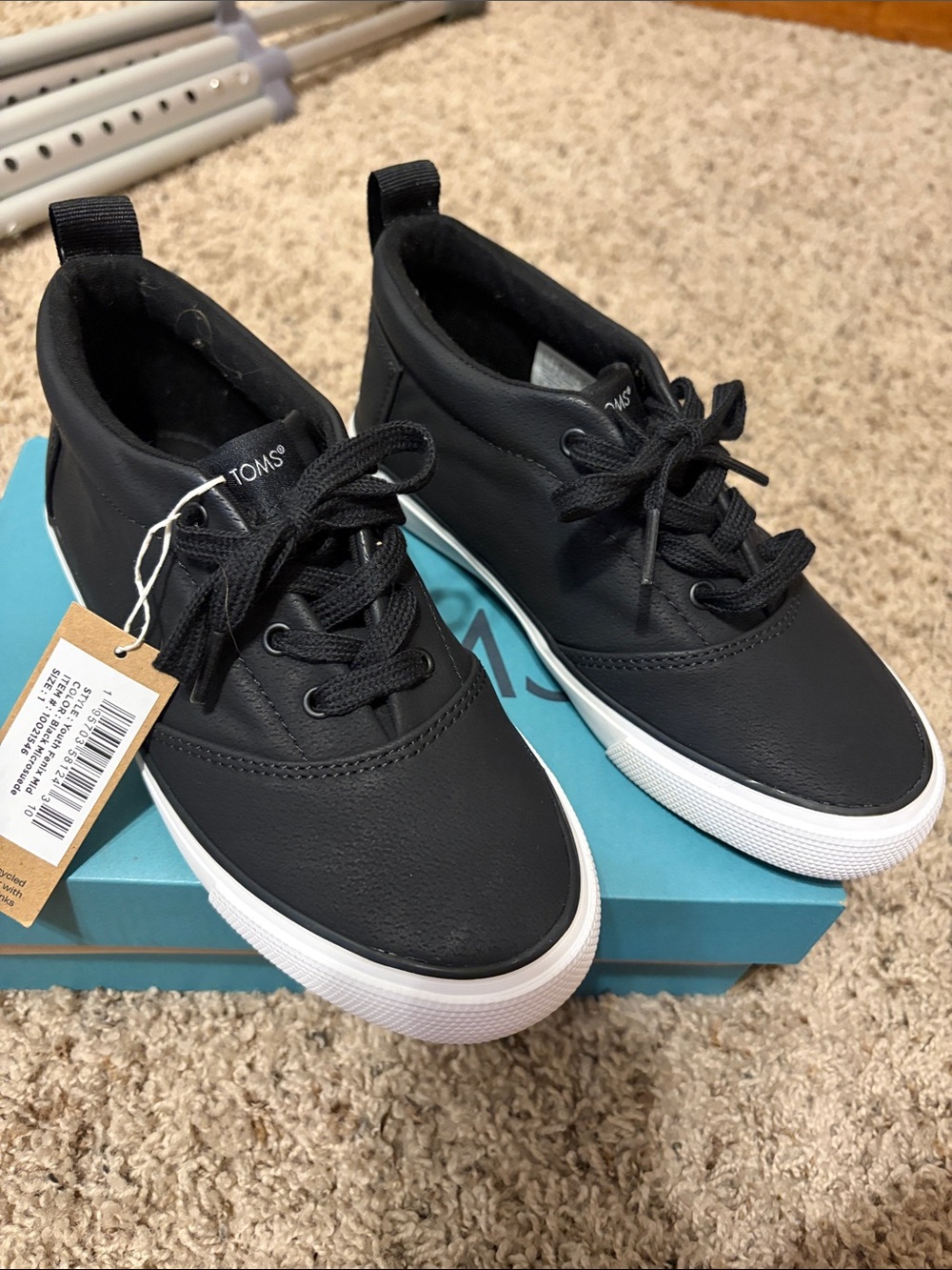 TOMS Fenix Mid Black Kids Low-Top Sneakers with White Sole